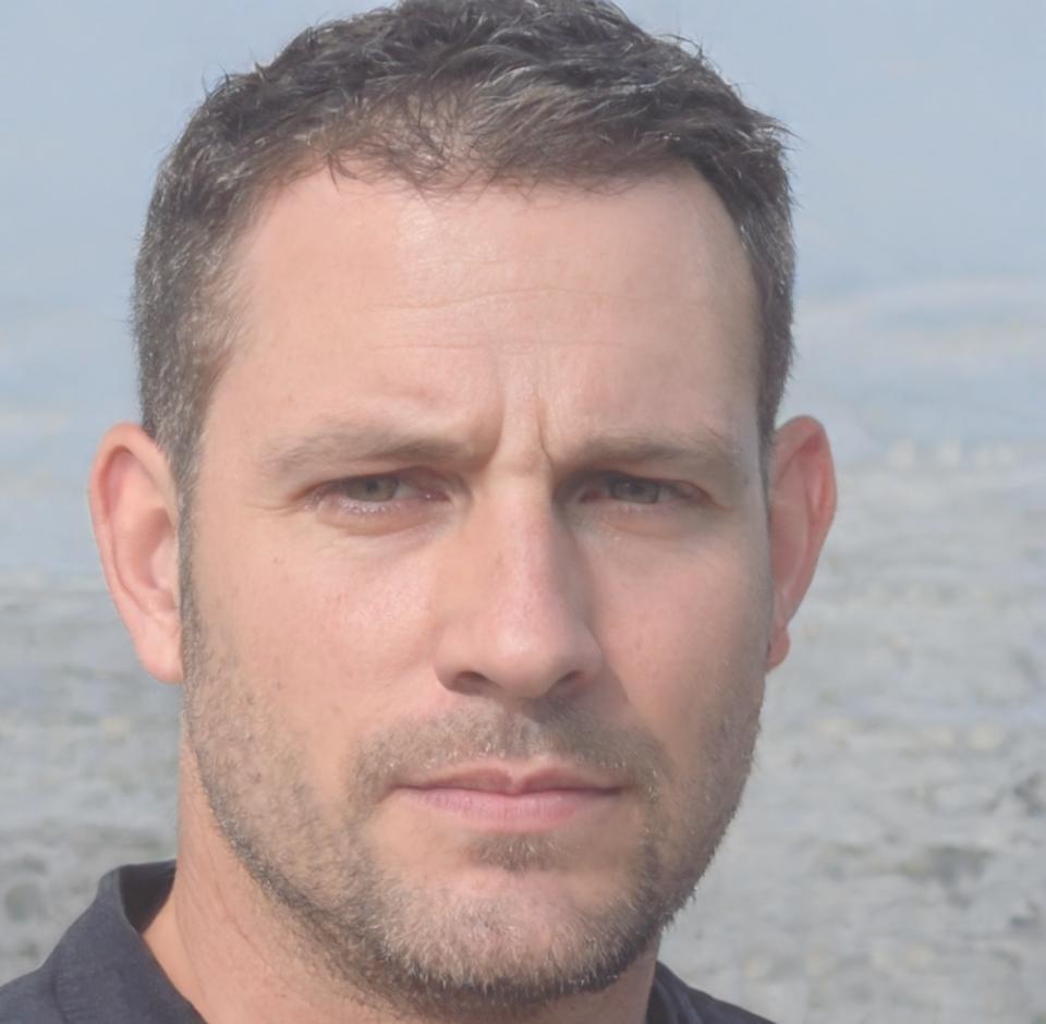 Portrait de Marc Dubois, consultant en optimisation budgétaire